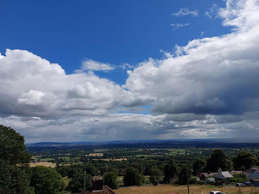 Charming Malvern Cottage With Outstanding Views Malvern Wells Exteriör bild